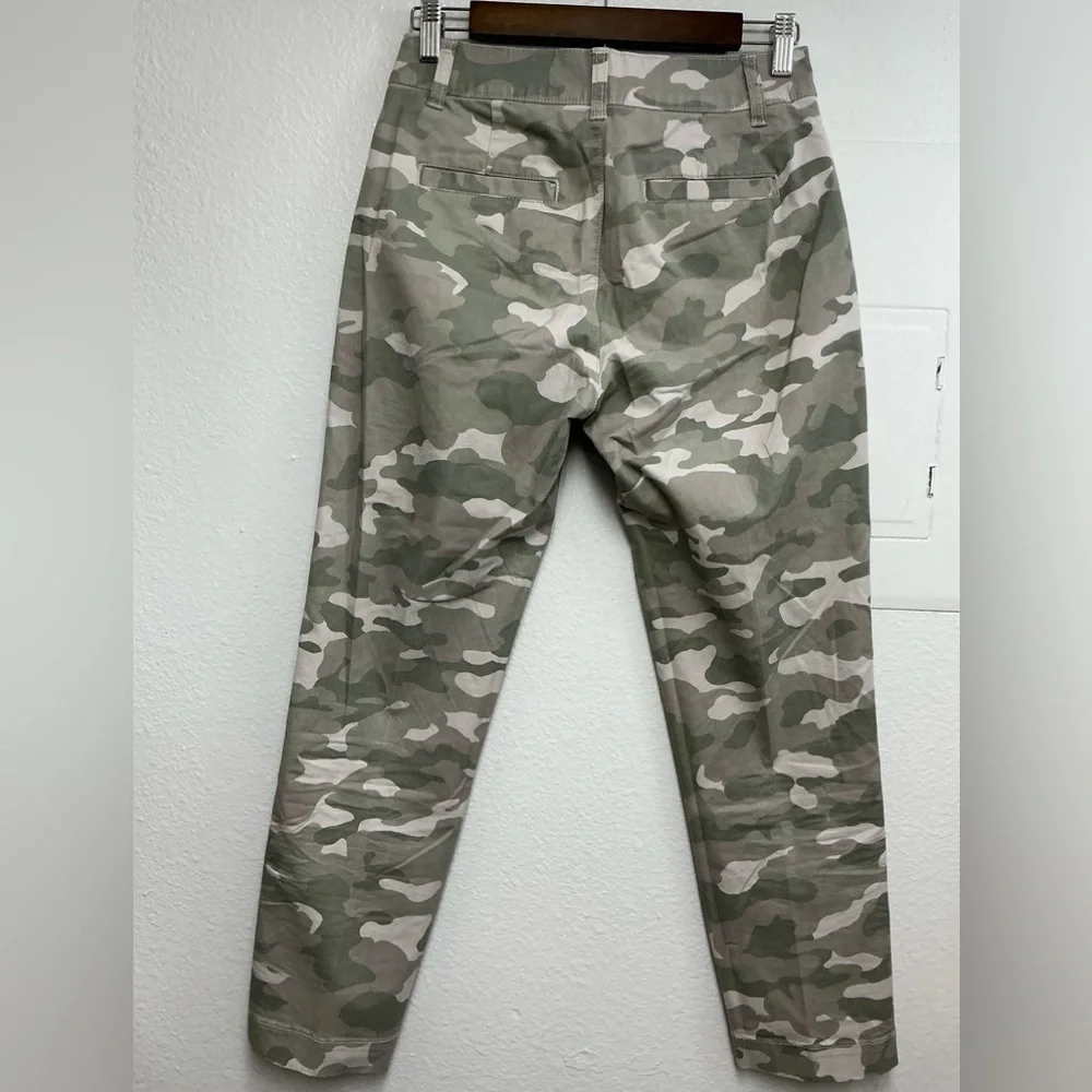 GAP Women's Girlfriend Khakis Camouflage Straight Leg - Picture 2 of 10